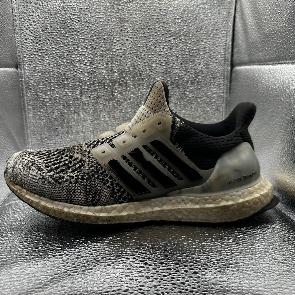 Adidas Ultraboost Black/White Oreo Size 6Y / 7.5W​